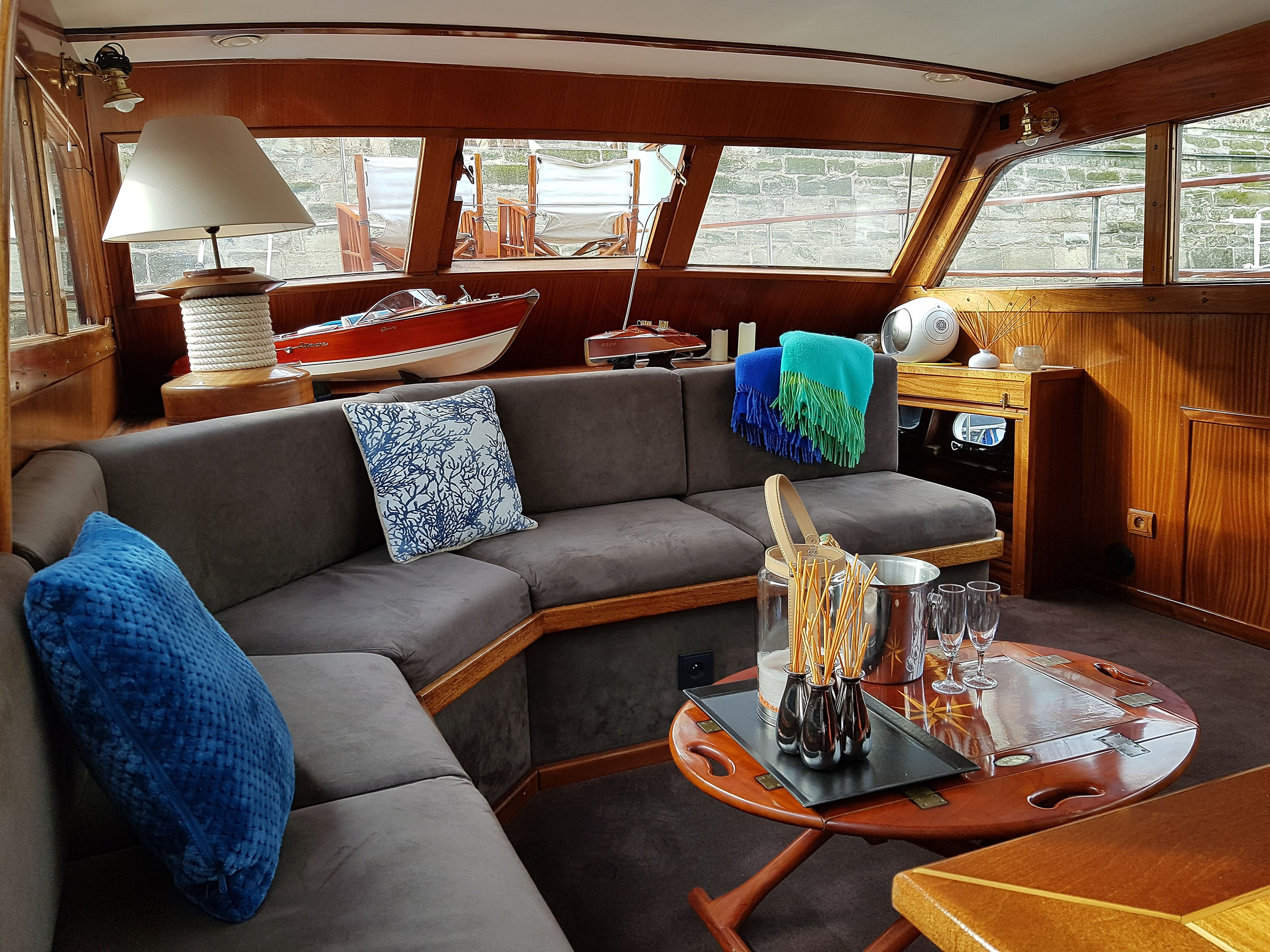 Salon d'intérieur du Dolce Vita Motor Yacht