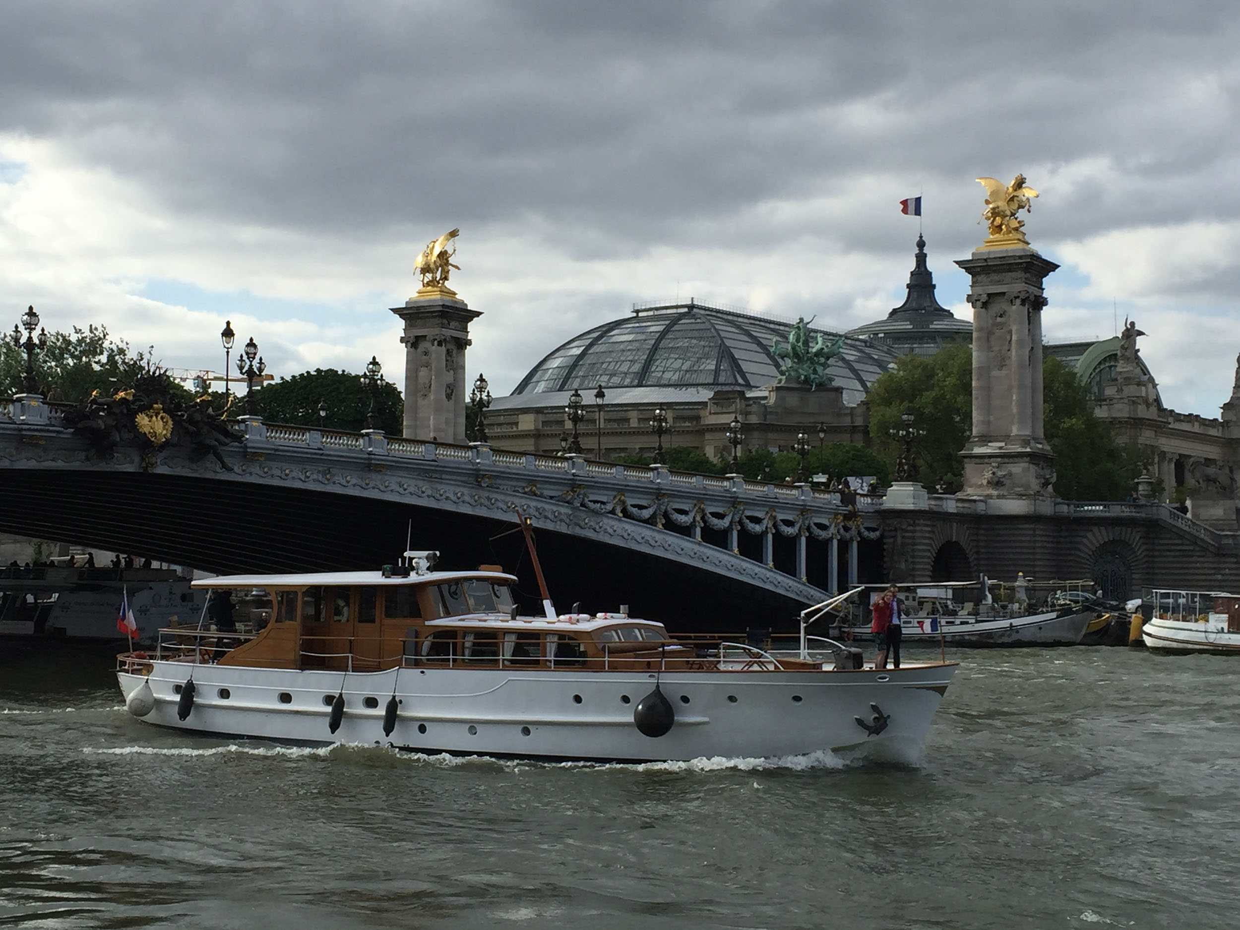 Dutch Motor Yacht, magnifique yacht sur la Seine à Paris