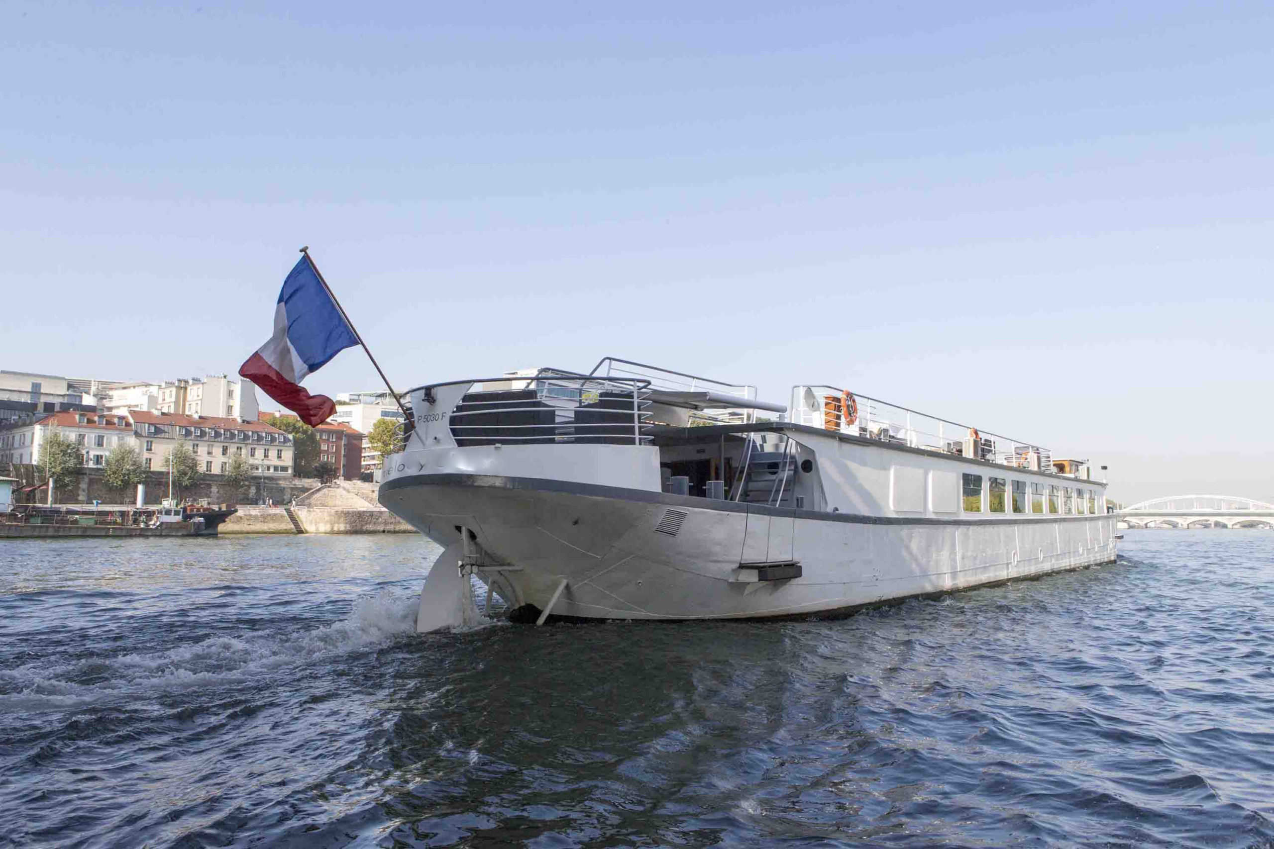 Le yacht Spirit of Paris sur la Seine à Paris